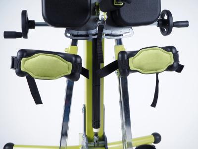 Knee support with straps